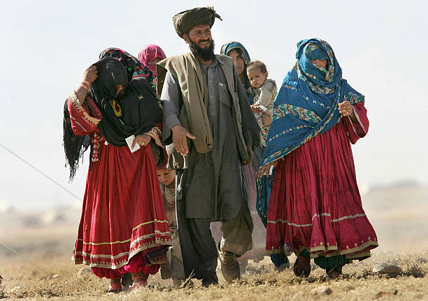 Kuchi man with women